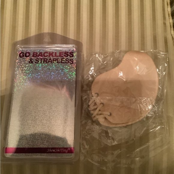 TWO~ STRAPLESS PUSH UP~BRAS~ - Picture 2 of 3